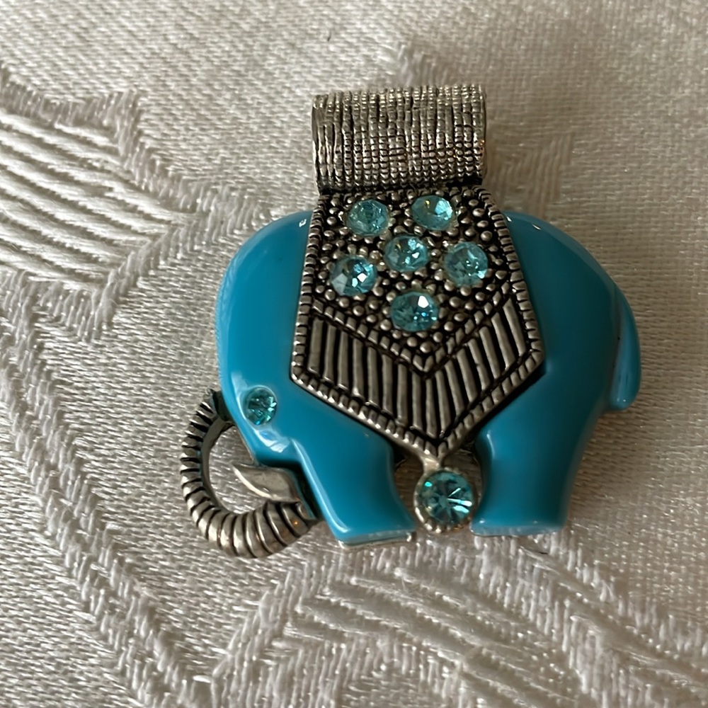 Pair of Elephant Pendants Pachyderm Theme Jewelry - Picture 2 of 5